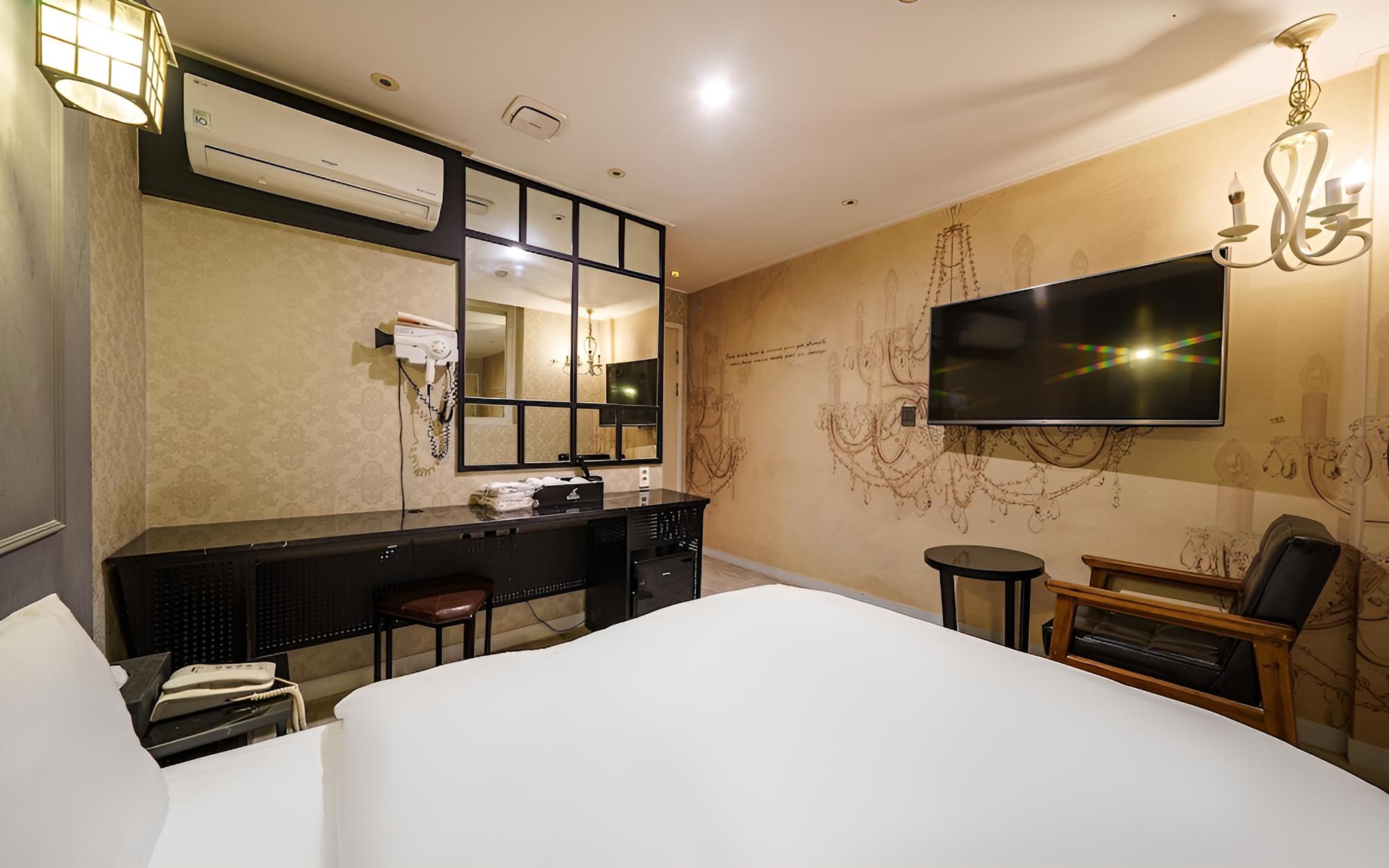 Room (Standard) - Photo 6