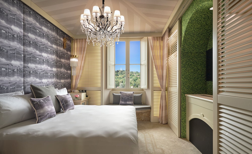 NUVOLE TWO BEDROOM SUITE