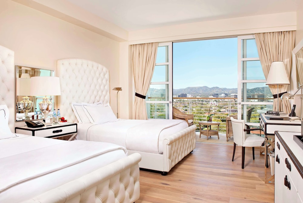 Premium Room, 2 Double Beds, Balcony (Beverly Hills View)