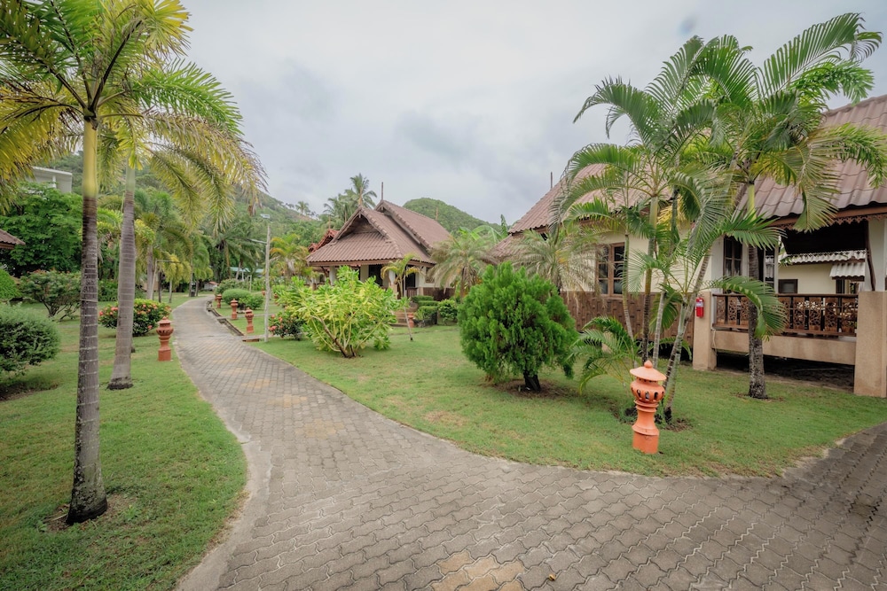 Superior Poolside or Seaside Cottage - Photo 17