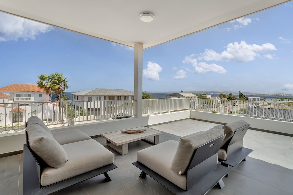 Grand Penthouse, 2 Bedrooms, Ocean View photo 1