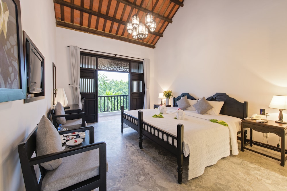 Deluxe Room, Garden View - Photo 11