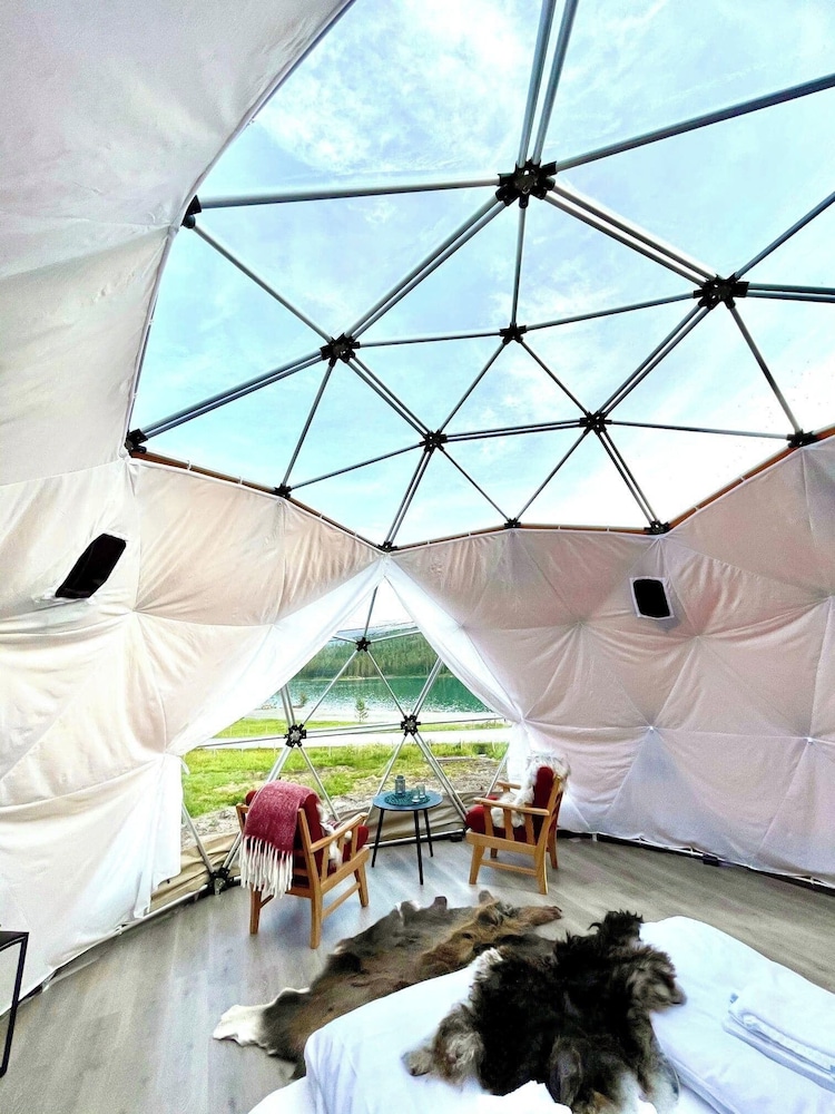 Deluxe Tent photo 3