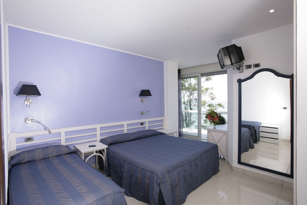 Triple Room, Partial Sea View