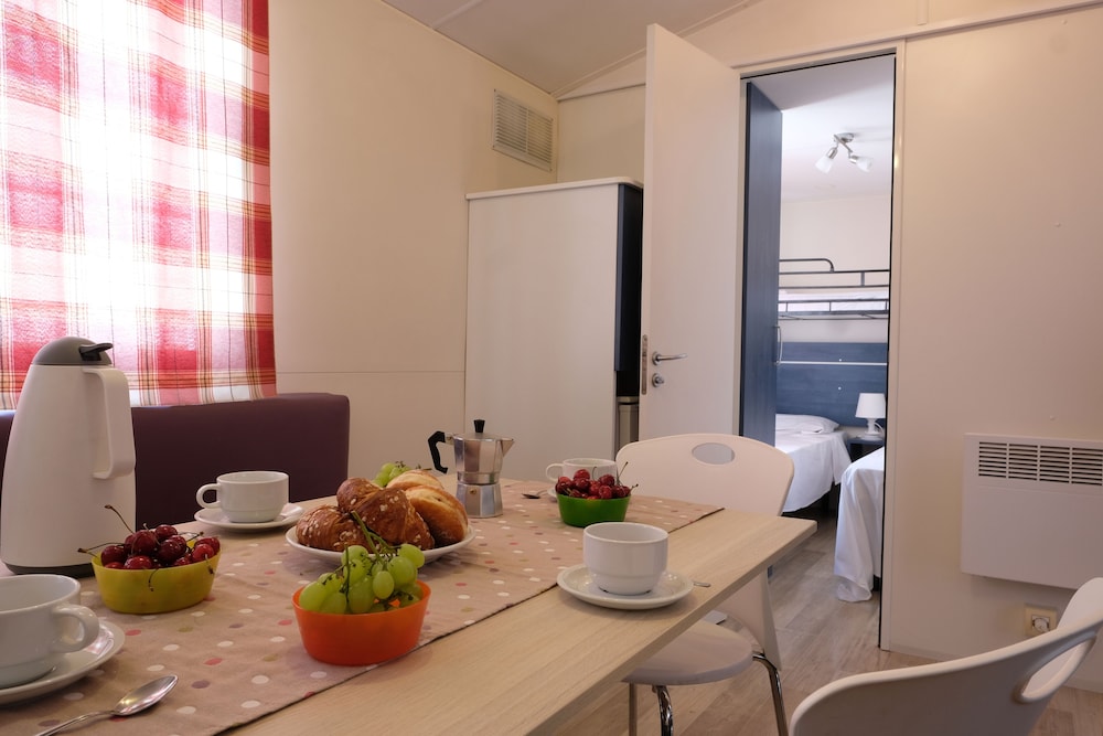 Standard Mobile Home photo 3