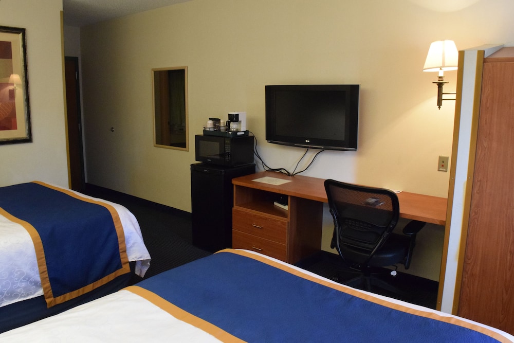 Basic Double Room, 2 Queen Beds, Accessible photo 3