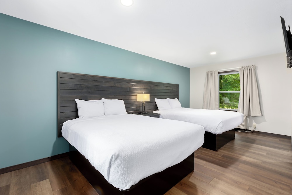Family Studio, 2 Queen Beds photo 2