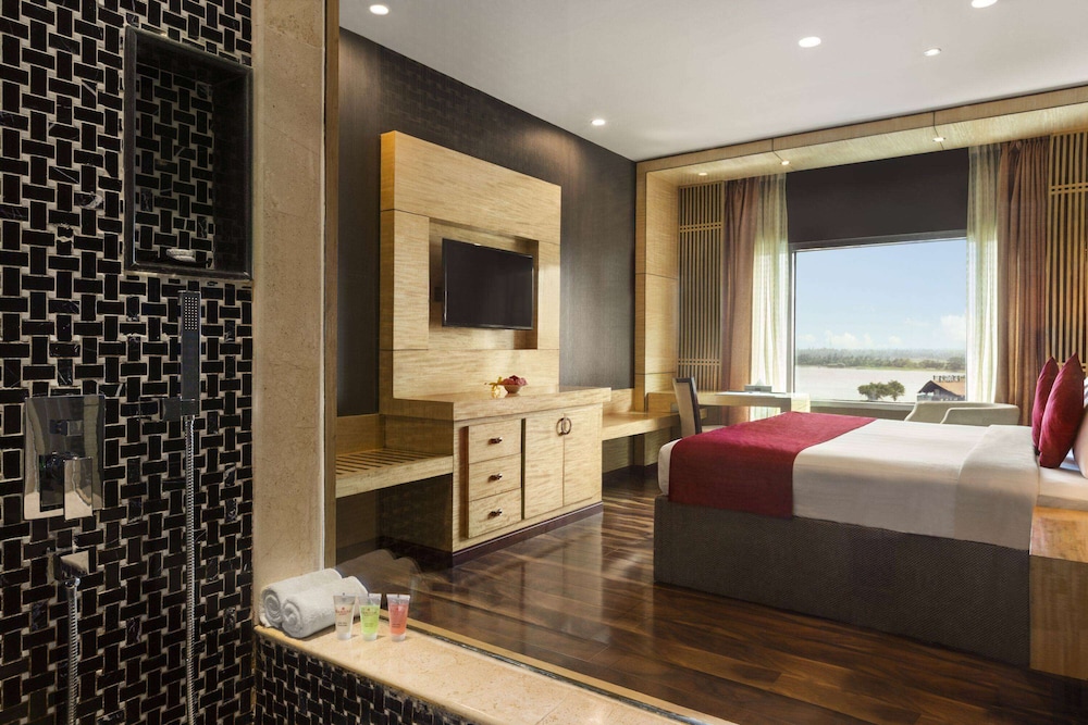 Premium Room, 1 Queen Bed, Non Smoking, Lake View