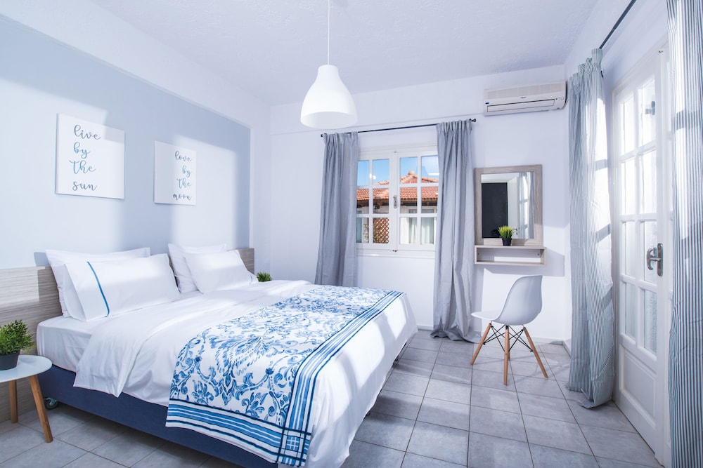 Family Apartment, 1 Bedroom, Kitchenette, Poolside