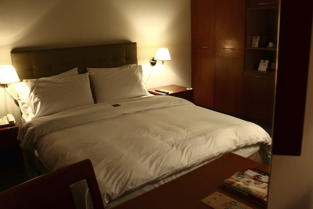 Standard Twin Room, 2 Twin Beds - Photo 1