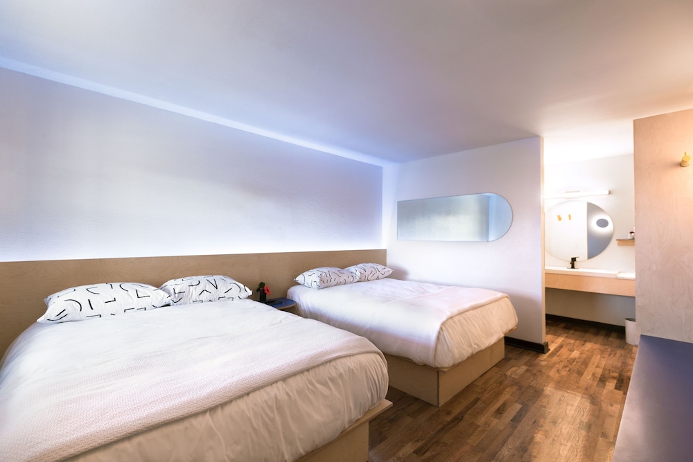 Room, 2 Queen Beds
