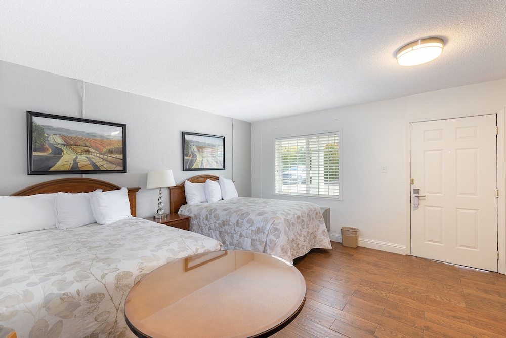 Standard Room, 2 Double Beds photo 2