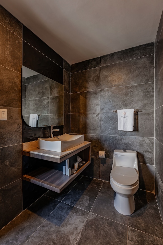 Suite - Photo 5