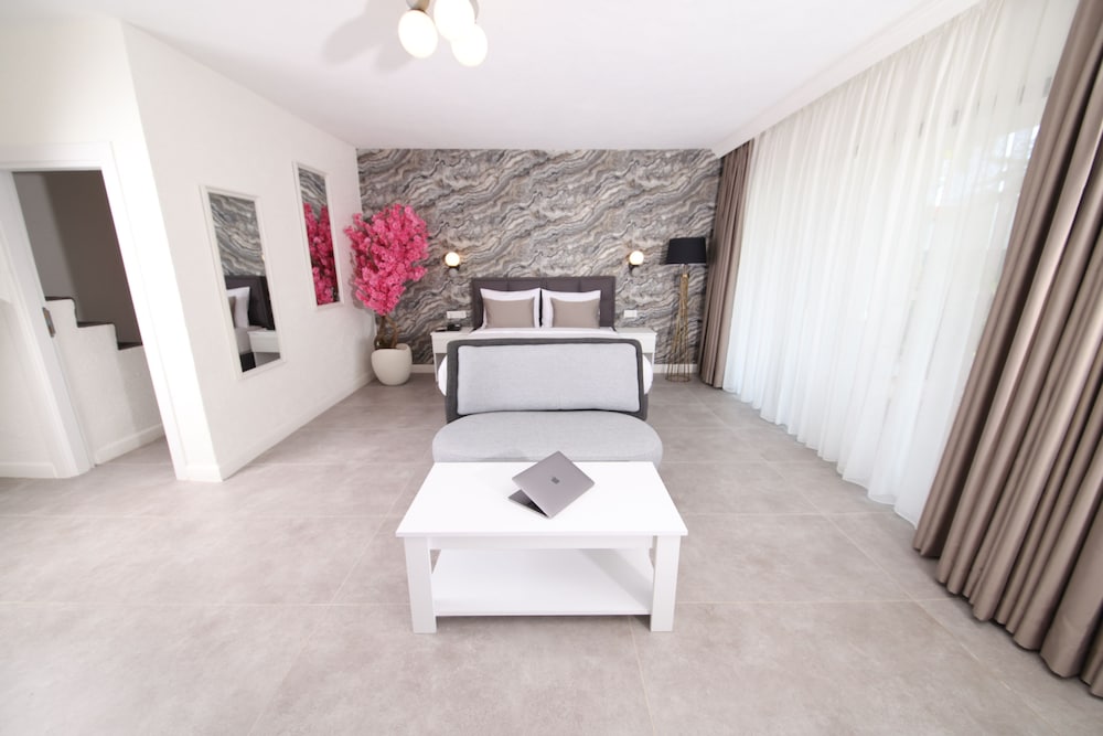 Family Room, Balcony, Garden View