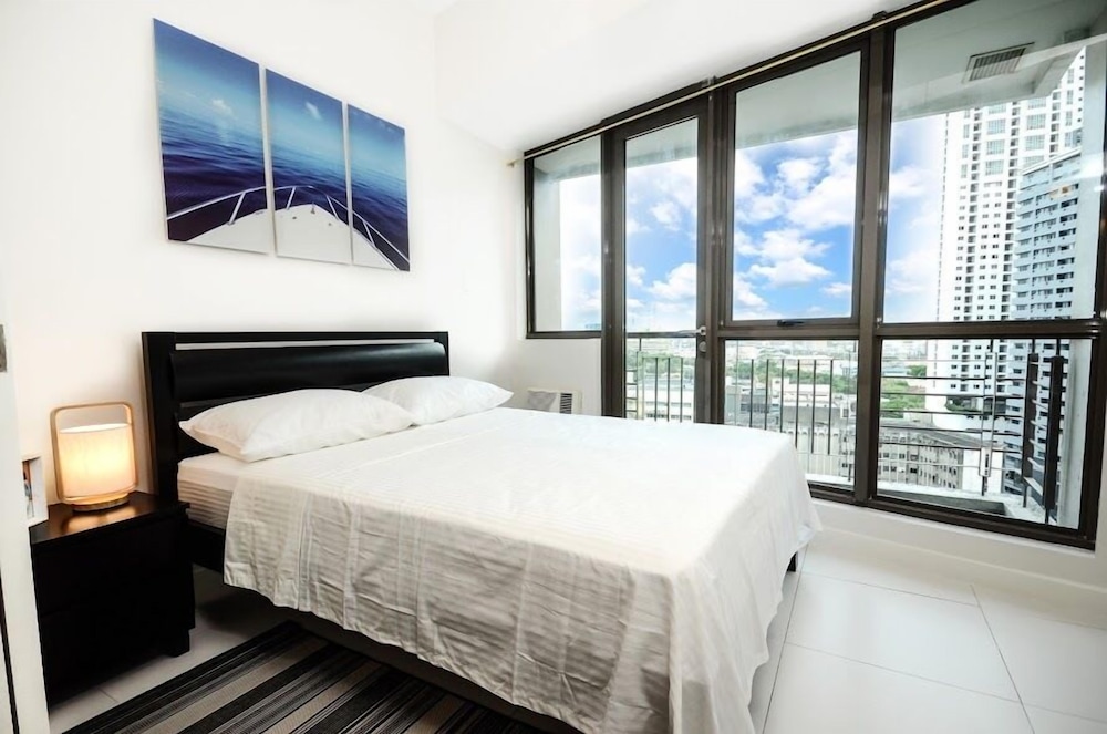 Superior 1BR Apartment - Photo 1