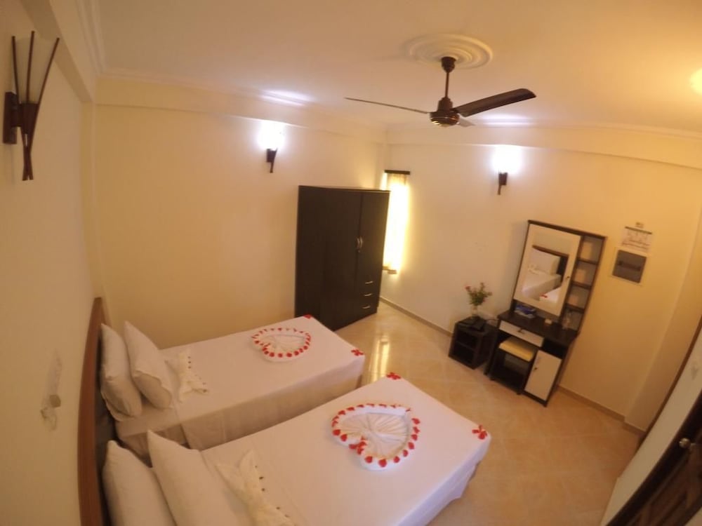 Deluxe Twin Room, Multiple Beds photo 3