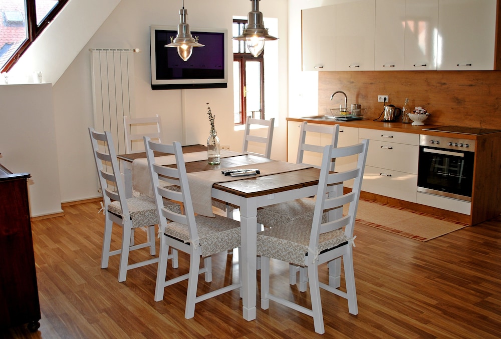 Apartment, 3 Bedrooms, City View photo 2