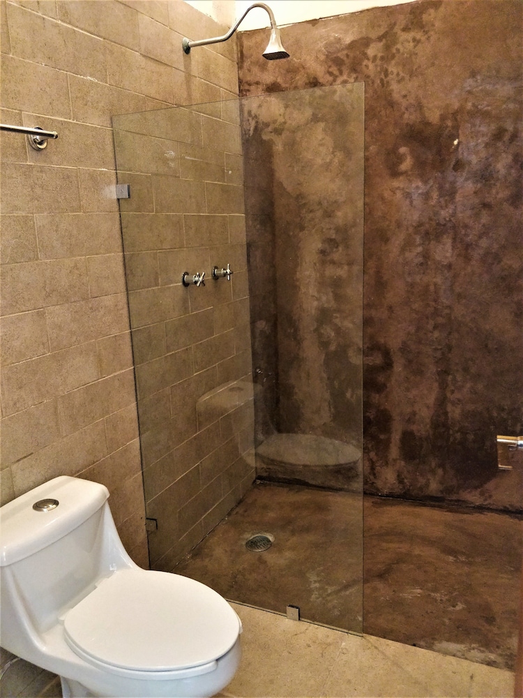 Deluxe Room, 1 King Bed, Non Smoking - Photo 8