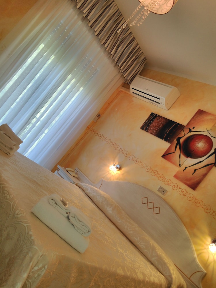Double Room - Photo 2