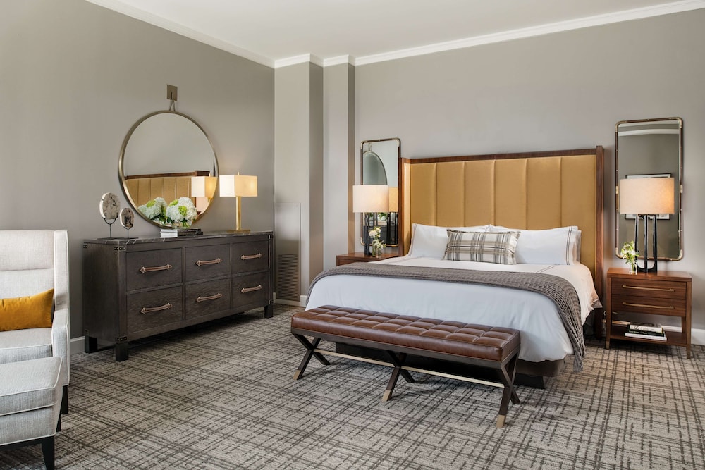 Suite, 1 King Bed, Corner