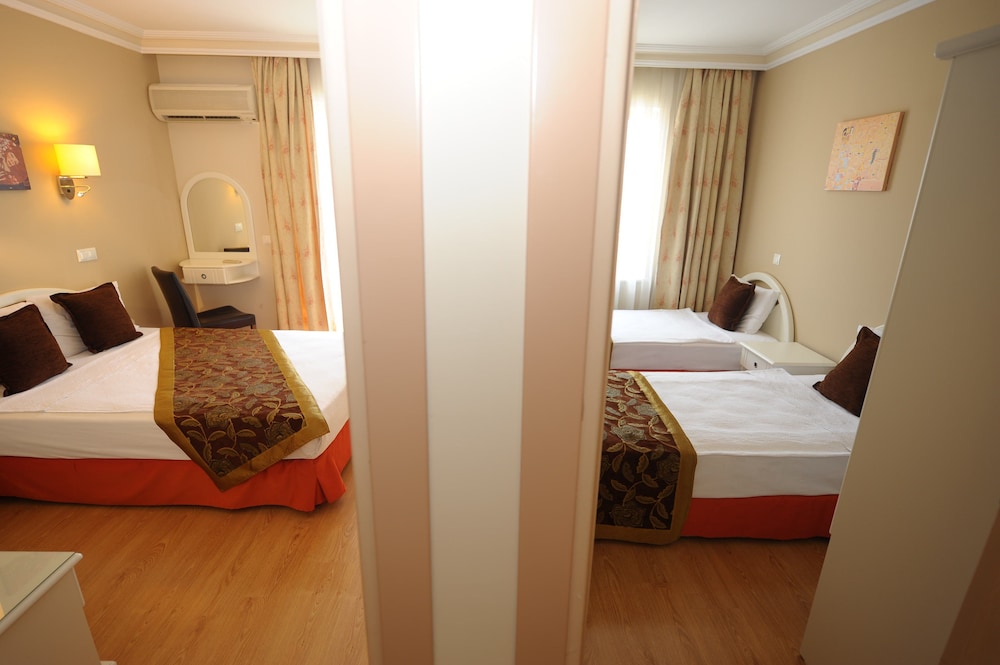 Family Suite, 2 Bedrooms - Photo 2