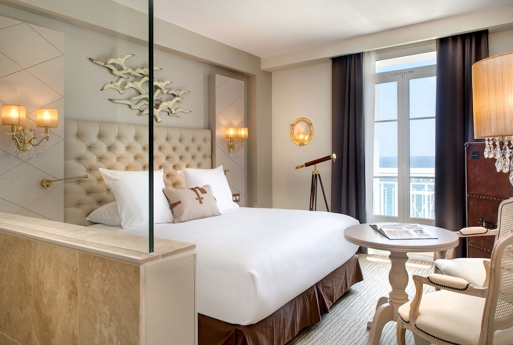Deluxe Room, 1 King Bed, Sea View