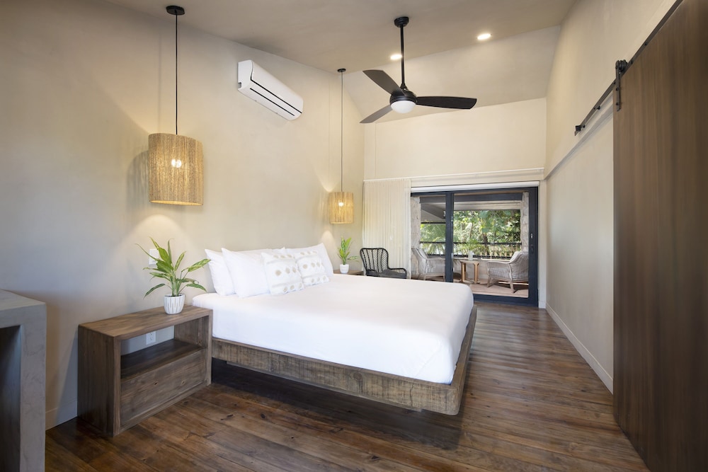 Deluxe Room, 1 Bedroom, Terrace, Partial Ocean View