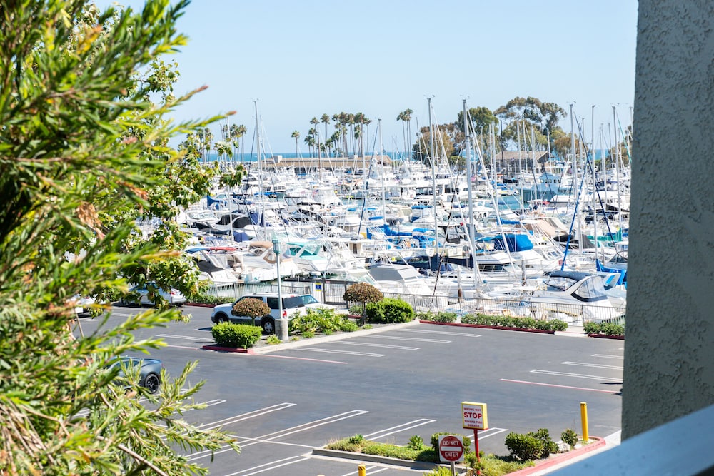 Deluxe Room, 1 King Bed, Harbor View - Photo 4