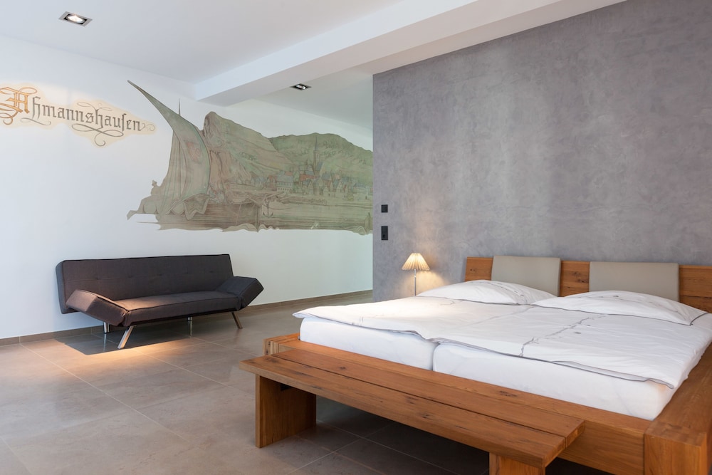 Suite, River View - Photo 4