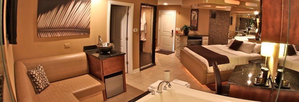 Executive Suite, 1 King Bed, Non Smoking (Adults Only) photo 1