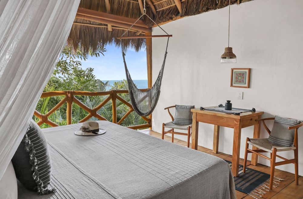 Deluxe Double Room, 1 King Bed, Ocean View photo 2