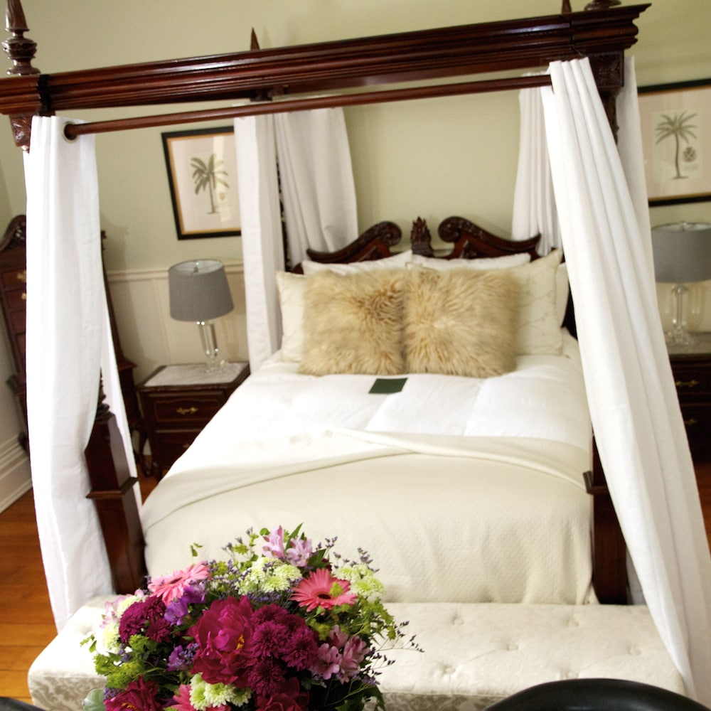 Deluxe Room, 1 Queen Bed