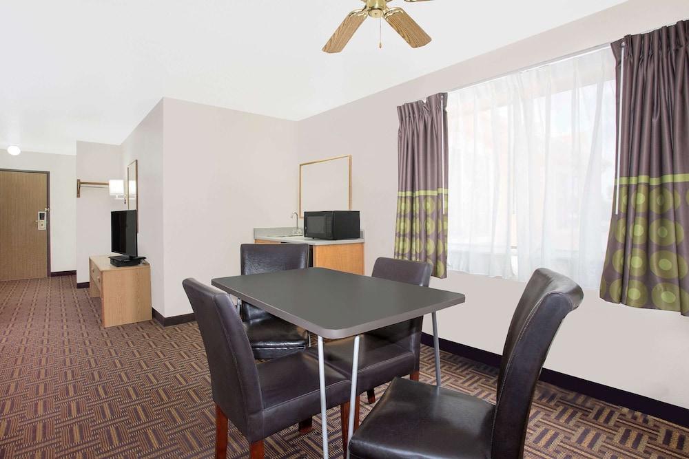 Room, Multiple Beds, Non Smoking photo 3