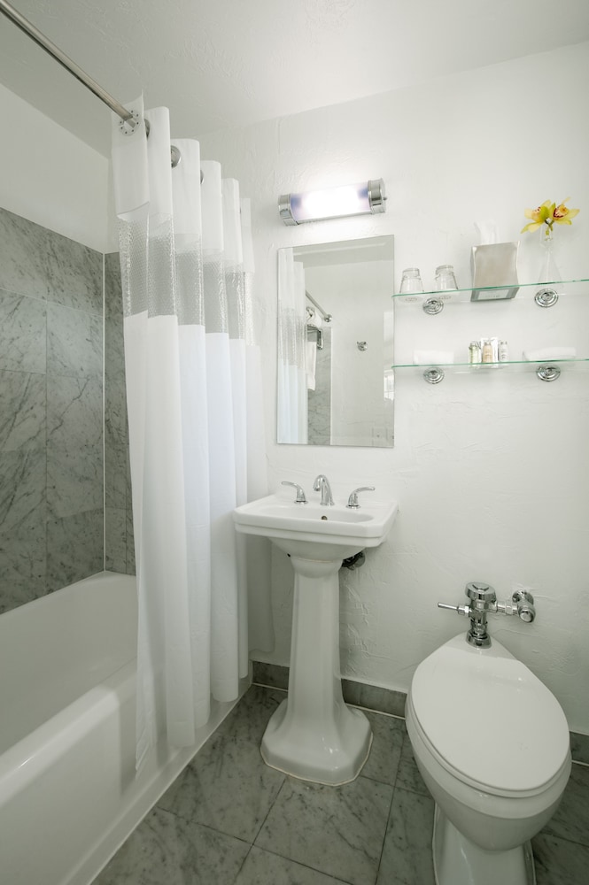 Signature Suite, 2 Queen Beds, Garden View - Photo 5