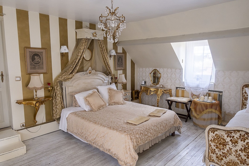 Triple Room, Ensuite, Garden View (Montespan)