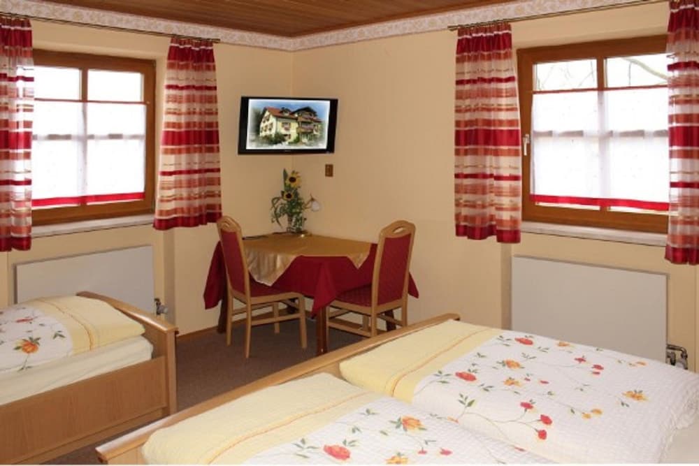 Triple Room, Multiple Beds, Non Smoking photo 1
