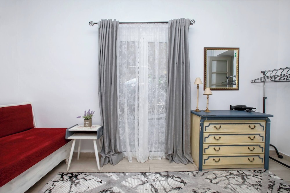 Relax in Elliniko Hidden Gem-vintage Bungalow With Garden and Hot Tub in an Iglo, Billede 42