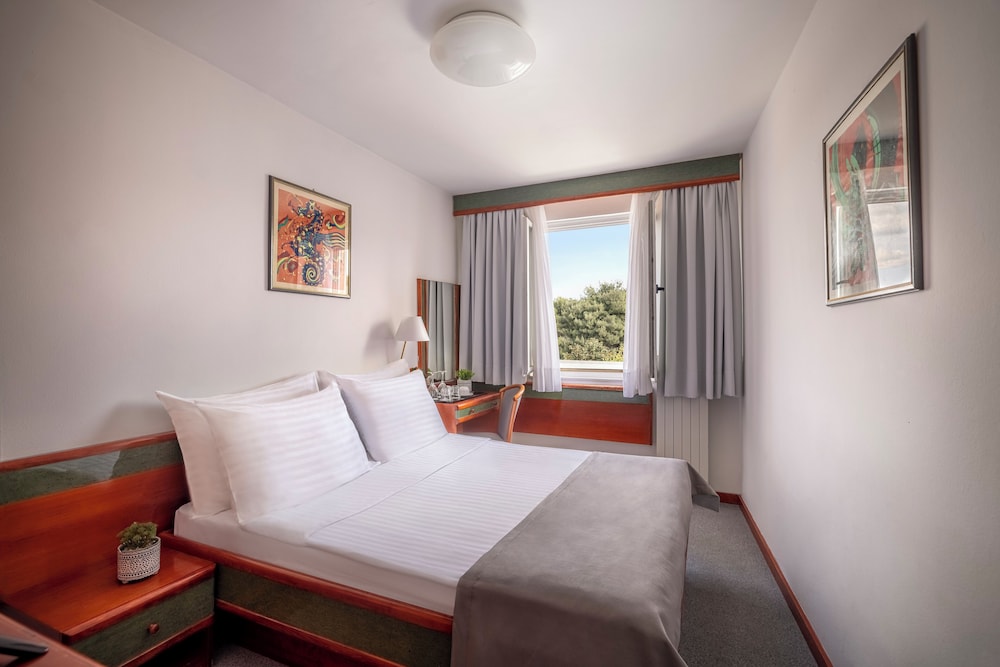 Economy Double Room, 1 Double Bed - Photo 1