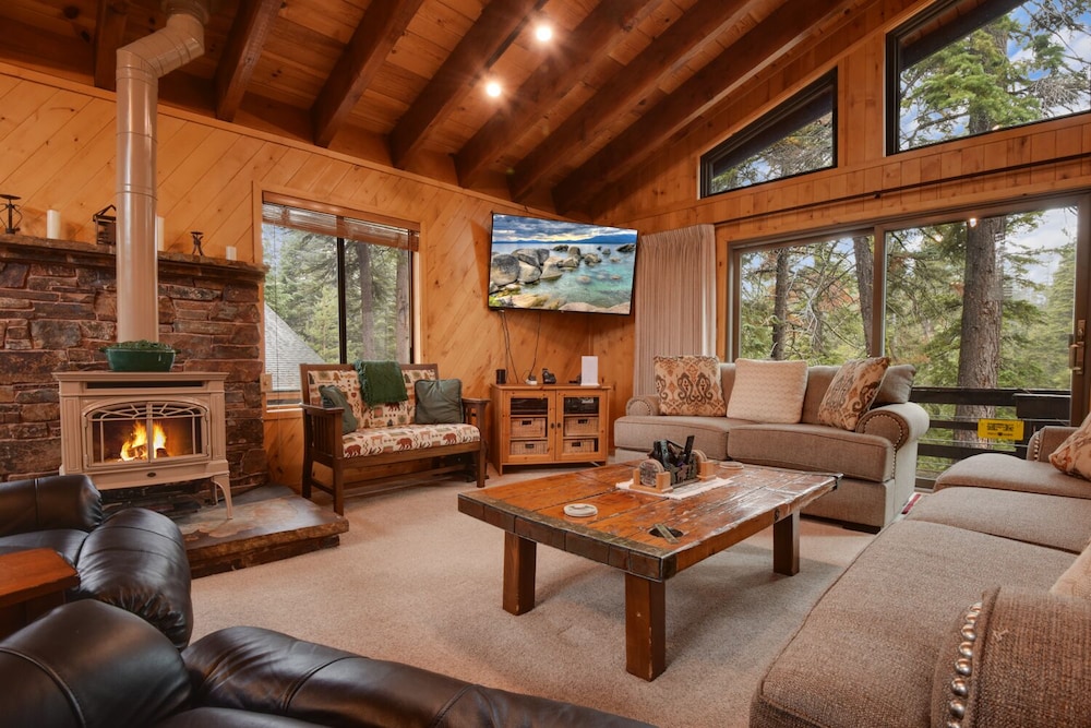 House, Multiple Beds, Balcony, Mountain View (McKinney Manor) photo 1