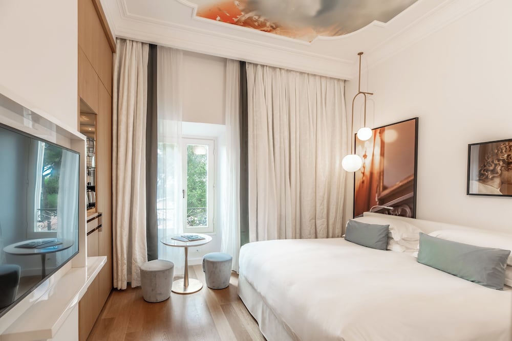 Family Room, 2 Double Beds, Connecting Rooms thumbnail 6