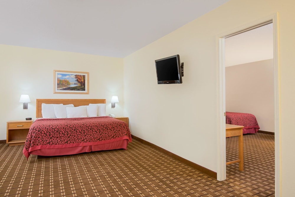 Suite, 1 Bedroom, Non Smoking (Second Floor) - Photo 1