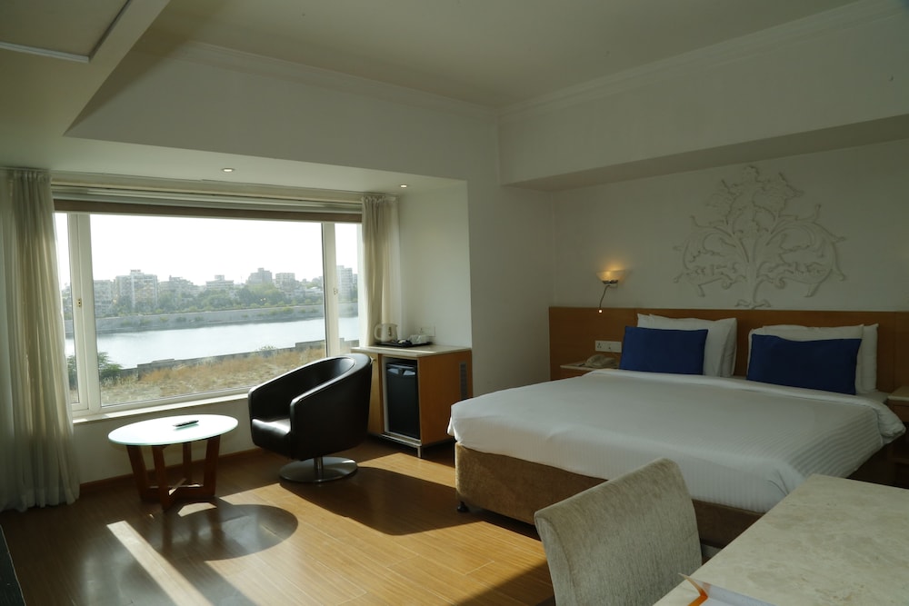 Deluxe Room, Multiple Beds