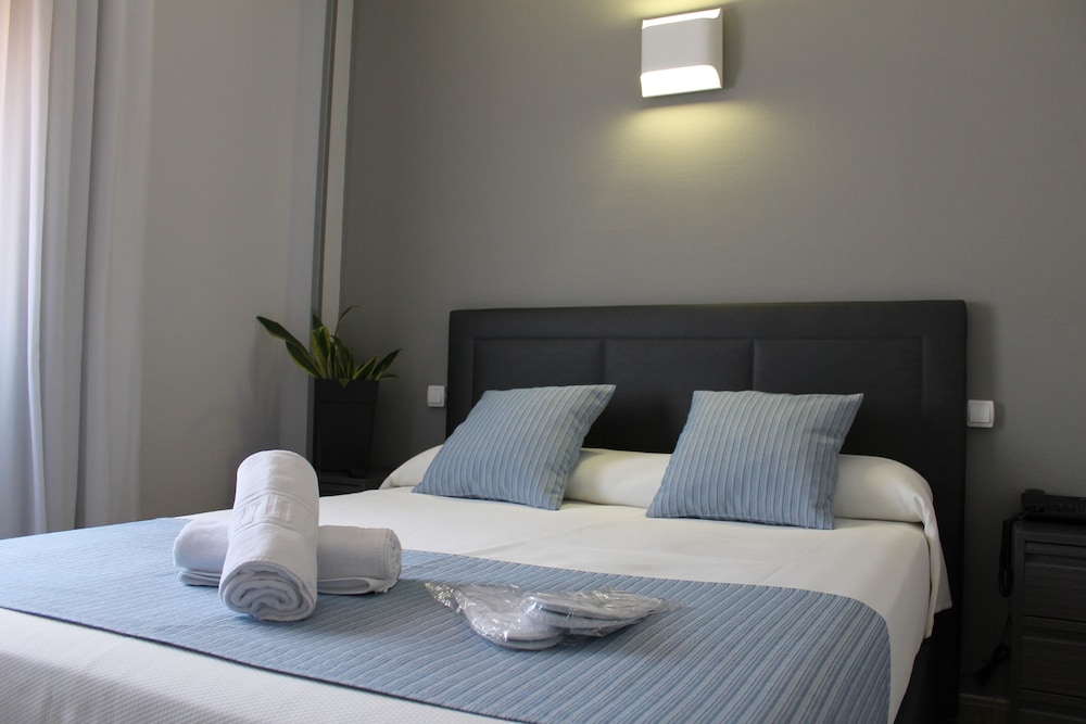 Double Room - Photo 9