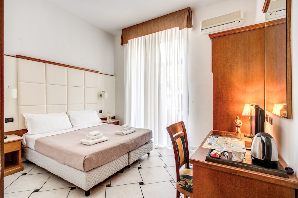 Standard Double or Twin Room - Photo 1