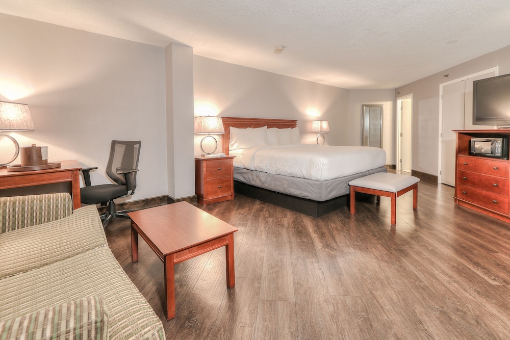 Choice Queen with Wet Bar & Sleeper Sofa photo 1
