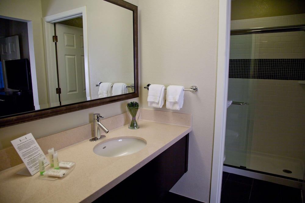 Suite, Multiple Beds (Two Bedroom) photo 2
