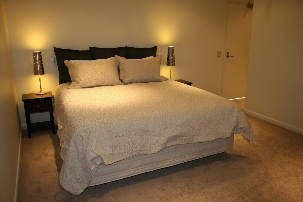 Studio, 1 King Bed photo 3