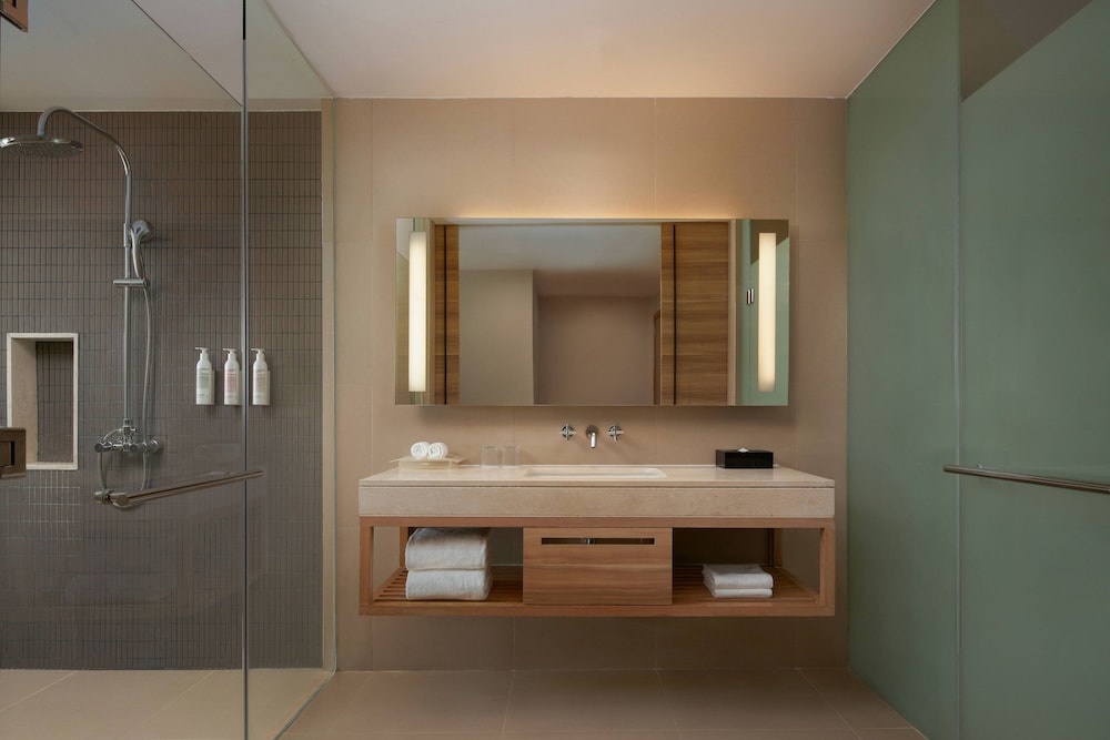 Junior Suite, 1 King Bed, Balcony - Photo 4