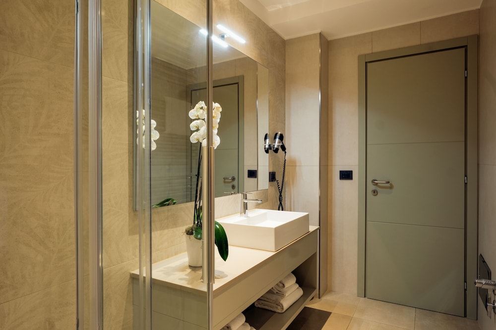 Residence - Photo 6