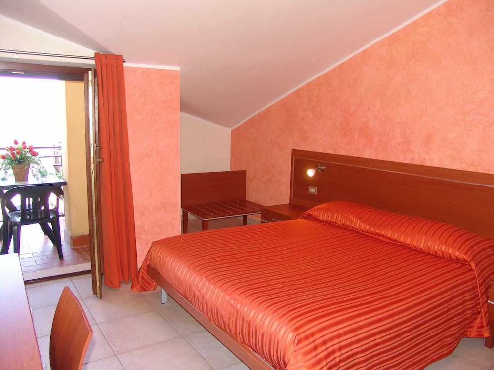 Business Double or Twin Room, 1 Queen Bed, Accessible, Valley View photo 2